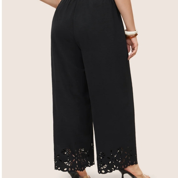 BloomChic size 28 wide leg laser cutout on legs. Black. NWT. Elastic waist - Picture 2 of 12